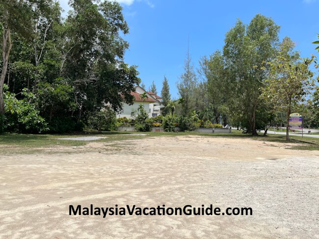 Teluk Batik Hiking Car Park