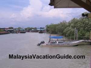 Speed boat to Kelong Paradise Waterfront Resort