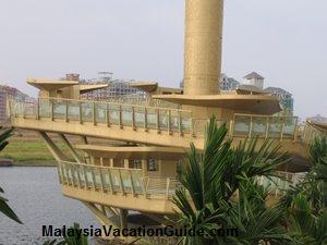 Putrajaya Millenium Monument At Putrajaya Lake