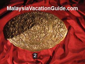 Nyonya buckle