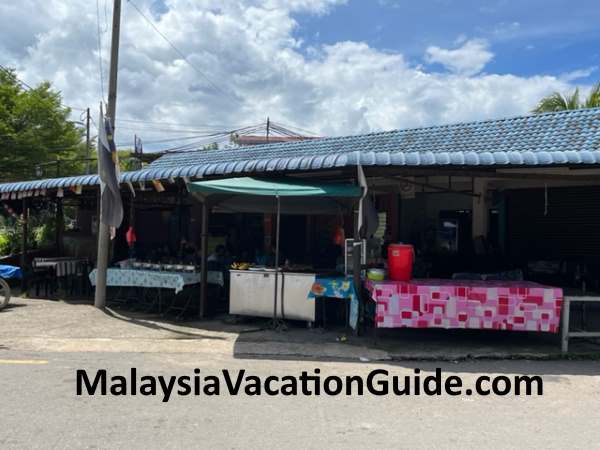 Stalls at Kuala Tahan