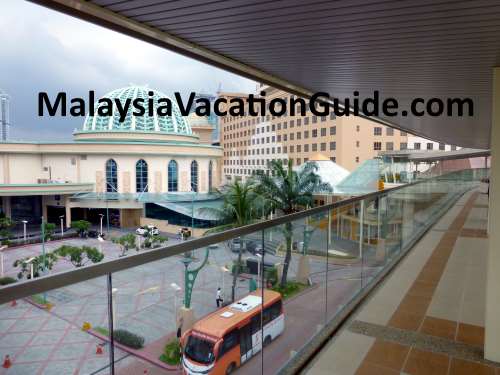 Elevated walkway from Sunway Lagoon Station to Sunway Pyramid